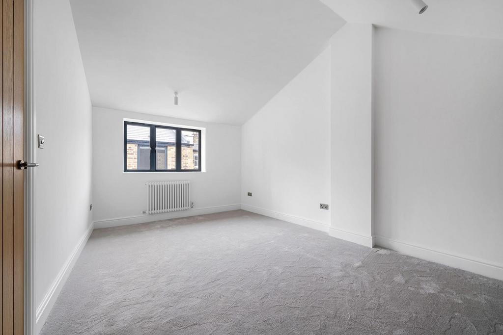 Bedroom 1.JPG