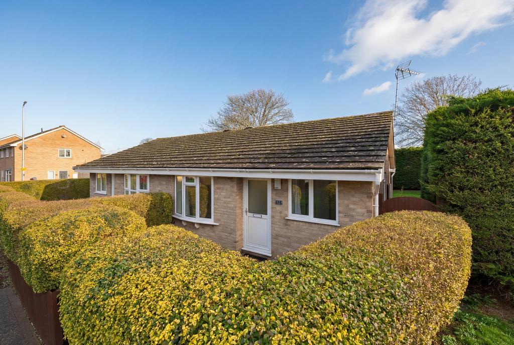 2 bed semi-detached bungalow for sale