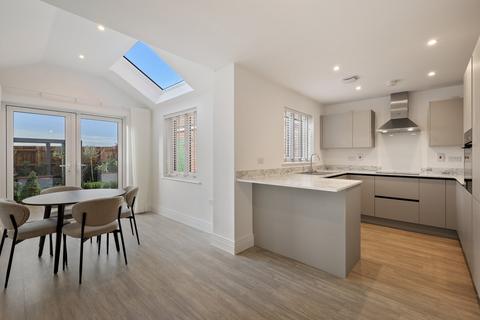 3 bedroom semi-detached house for sale, Wivenhoe Gardens, Wivenhoe, Colchester, CO7