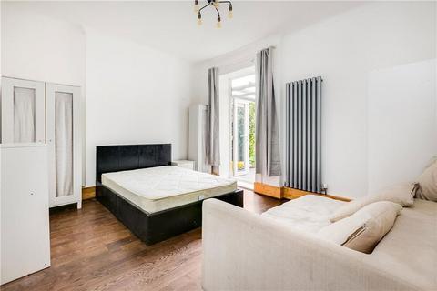 3 bedroom flat to rent, Fulham Palace Road, London SW6