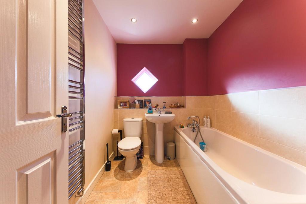 Family bathroom.jpg