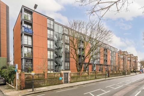 1 bedroom flat for sale, Beaufort Court, London SW6
