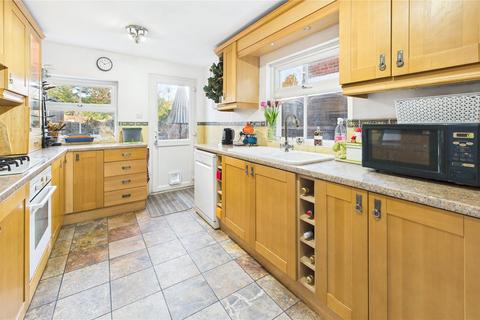 4 bedroom terraced house for sale, South Road, Surrey GU21