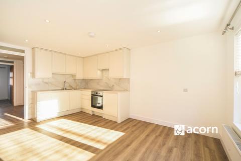 3 bedroom flat to rent, Hope Close London SE12