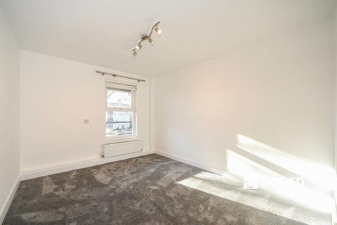 3 bedroom flat to rent, Hope Close London SE12