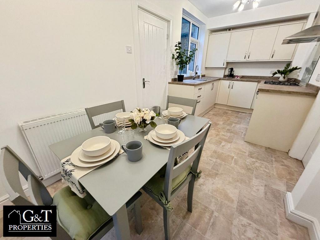Open plan kitchen/diner