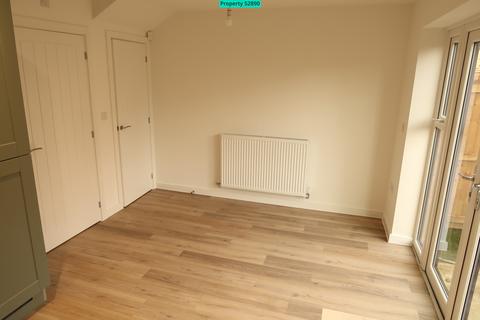 3 bedroom semi-detached house to rent, Tyldesley, Manchester, M28