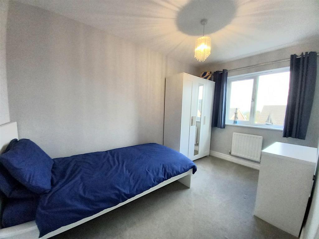 15 Hughes Bed 2.jpg