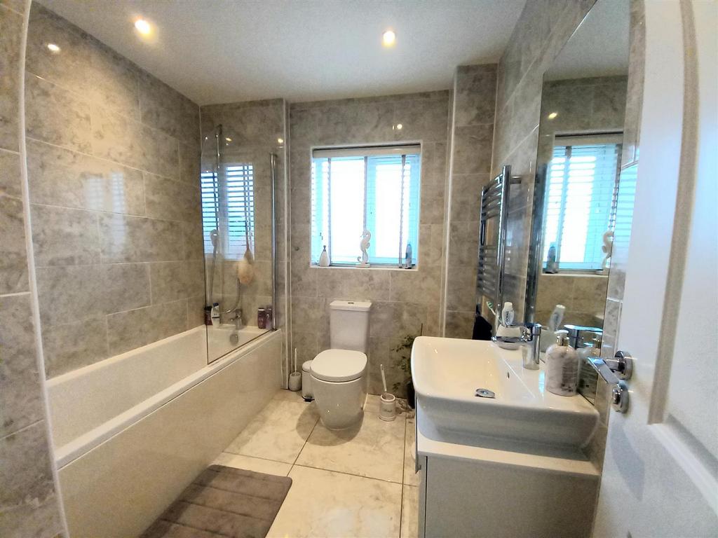 15 Hughes Bathroom.jpg