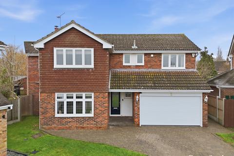 4 bedroom detached house for sale, Courtlands, Billericay, CM12