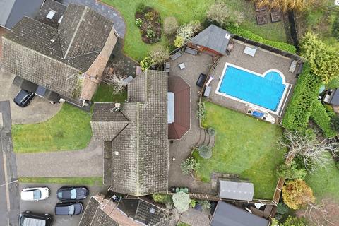 4 bedroom detached house for sale, Courtlands, Billericay, CM12