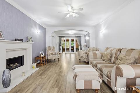 4 bedroom detached house for sale, Courtlands, Billericay, CM12