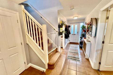 4 bedroom detached house for sale, with DOUBLE GARAGE - Wood Avens Way, Desborough, Kettering