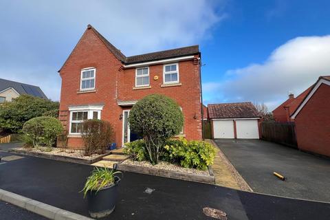 4 bedroom detached house for sale, with DOUBLE GARAGE - Wood Avens Way, Desborough, Kettering