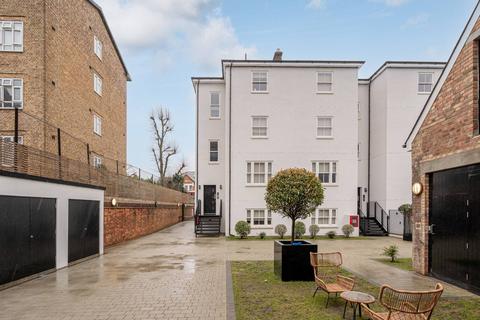 2 bedroom flat to rent, Mitcham Lane, Streatham Park, London, SW16