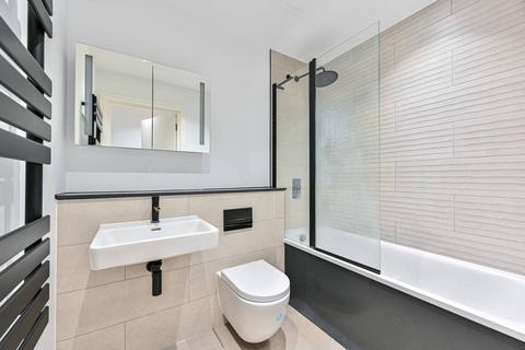 2 bedroom flat to rent, Mitcham Lane, Streatham Park, London, SW16