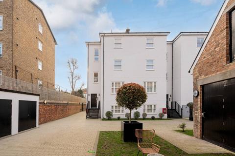 2 bedroom flat to rent, Mitcham Lane, Streatham Park, London, SW16