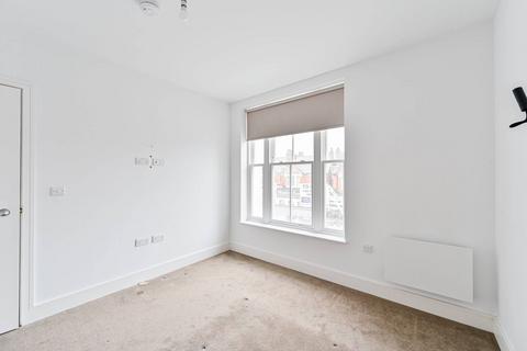 2 bedroom flat to rent, Mitcham Lane, Streatham Park, London, SW16