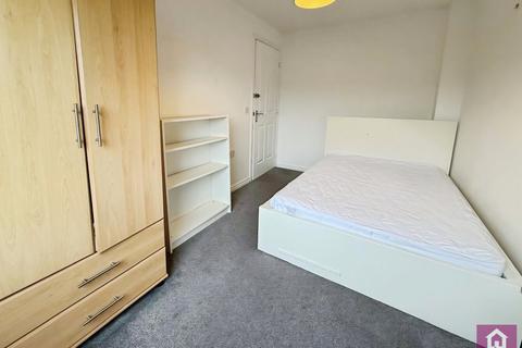 1 bedroom in a house share to rent, Tarleton Street, Manchester, Greater Manchester, M13