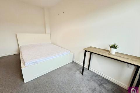 1 bedroom in a house share to rent, Tarleton Street, Manchester, Greater Manchester, M13