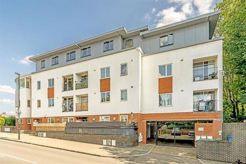 2 bedroom flat for sale, Chudleigh Road, London SE4