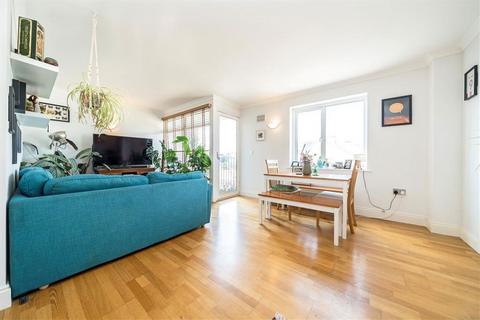 2 bedroom flat for sale, Chudleigh Road, London SE4