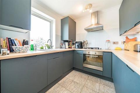 2 bedroom flat for sale, Chudleigh Road, London SE4