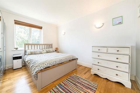2 bedroom flat for sale, Chudleigh Road, London SE4