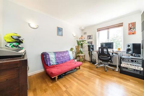 2 bedroom flat for sale, Chudleigh Road, London SE4