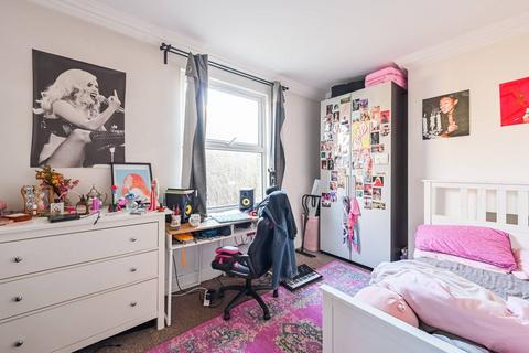 3 bedroom flat for sale, Trinity Road, Wood Green, London, N22