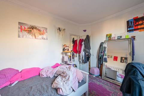 3 bedroom flat for sale, Trinity Road, Wood Green, London, N22