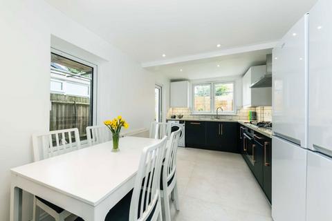 5 bedroom house to rent, Dalyell Road, London SW9