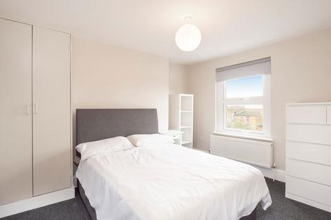 5 bedroom house to rent, Dalyell Road, London SW9