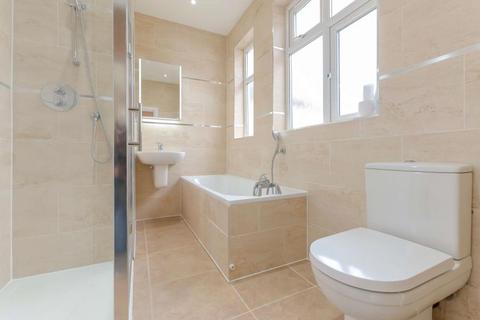2 bedroom maisonette to rent, West End Lane