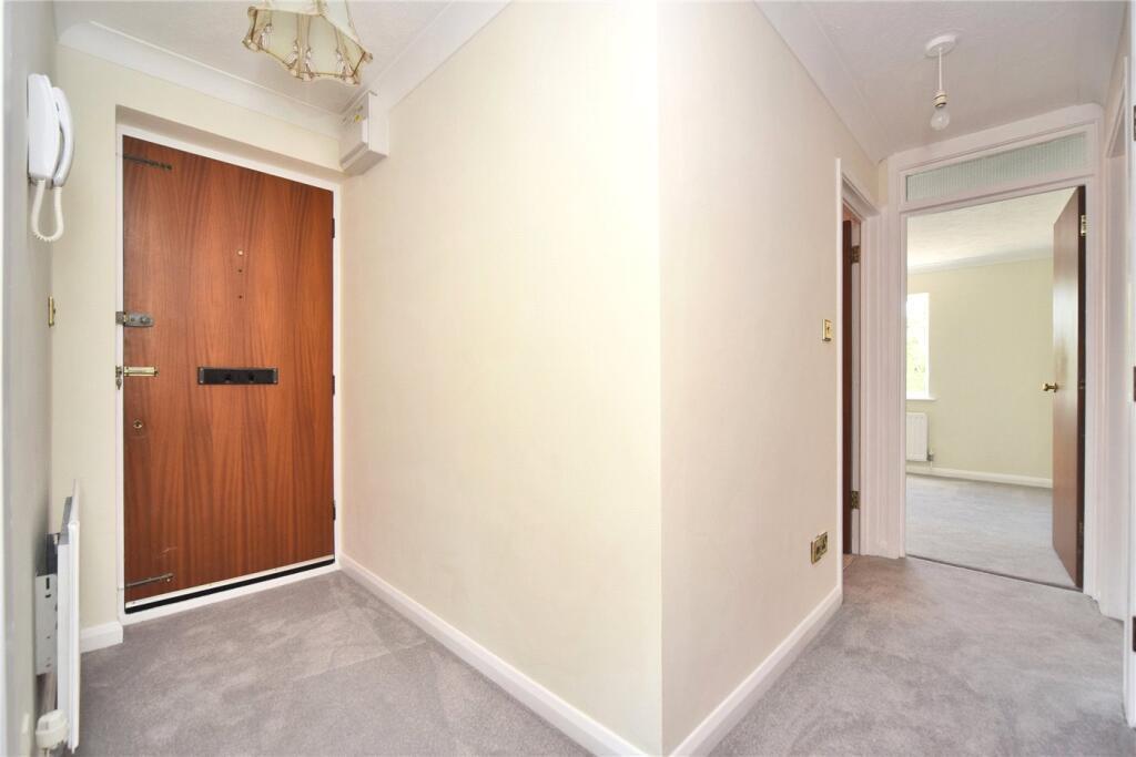 6 Hyde hse corridor.jpeg
