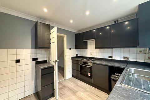 3 bedroom terraced house to rent, Cheriton High Street, Folkestone CT19