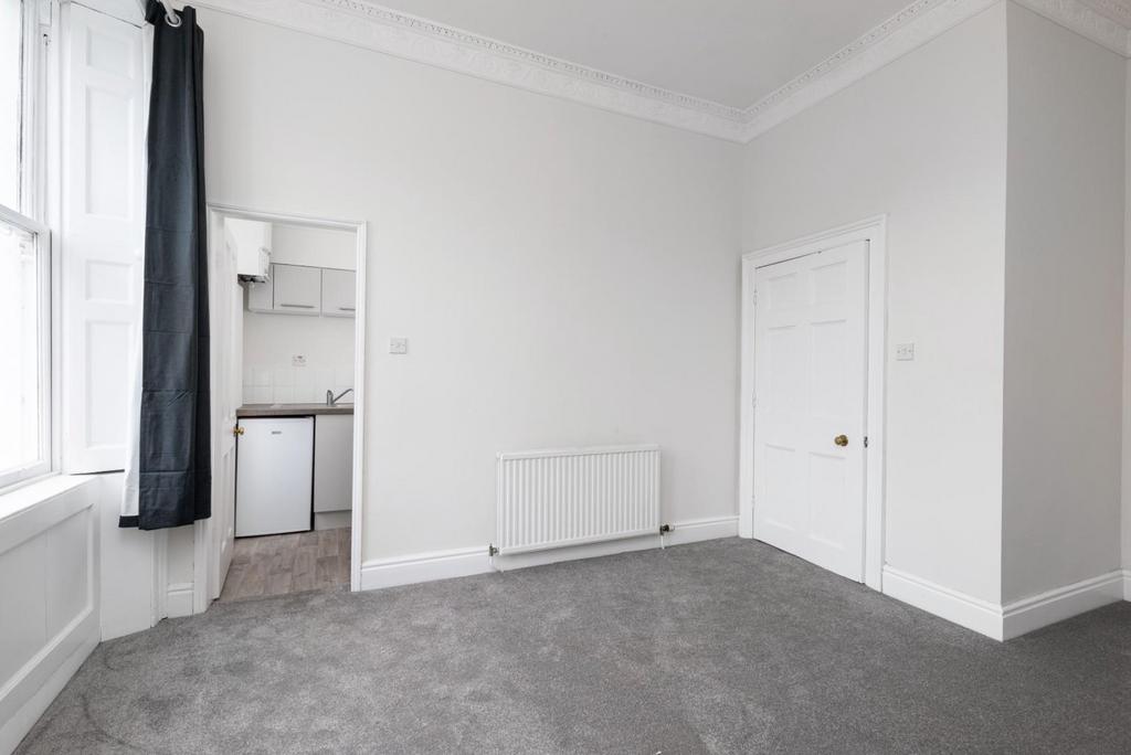 FFF, 9 Kensington Place, Bath BA1 6 AW-4.jpg