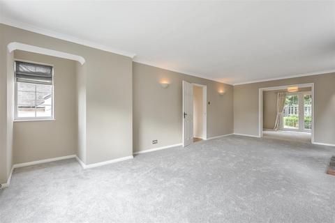 undefined, Effingham/Cobham borders