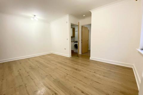 1 bedroom apartment to rent, Cleeve Way, Sutton SM1