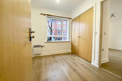 1 bedroom apartment to rent, Cleeve Way, Sutton SM1