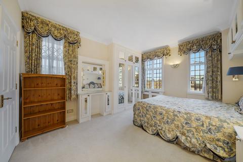 3 bedroom flat to rent, Chiltern Court, Baker Street, Marylebone, London