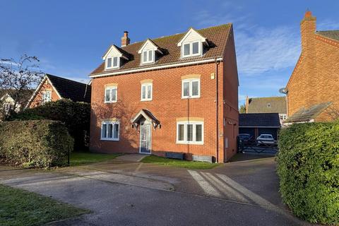 5 bedroom detached house for sale, Cotswolds Way, Buckingham MK18