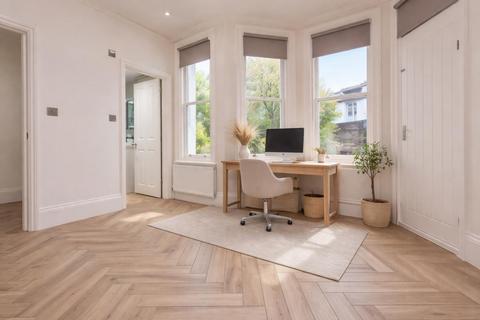 2 bedroom flat to rent, Belsize Crescent, Belsize Village, NW3