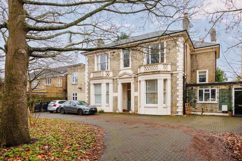 Upper Richmond Road, London