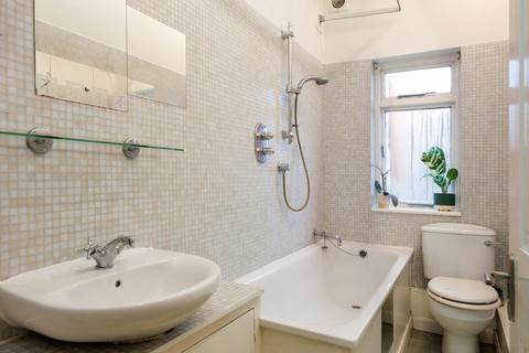 2 bedroom flat for sale, Upper Richmond Road, London