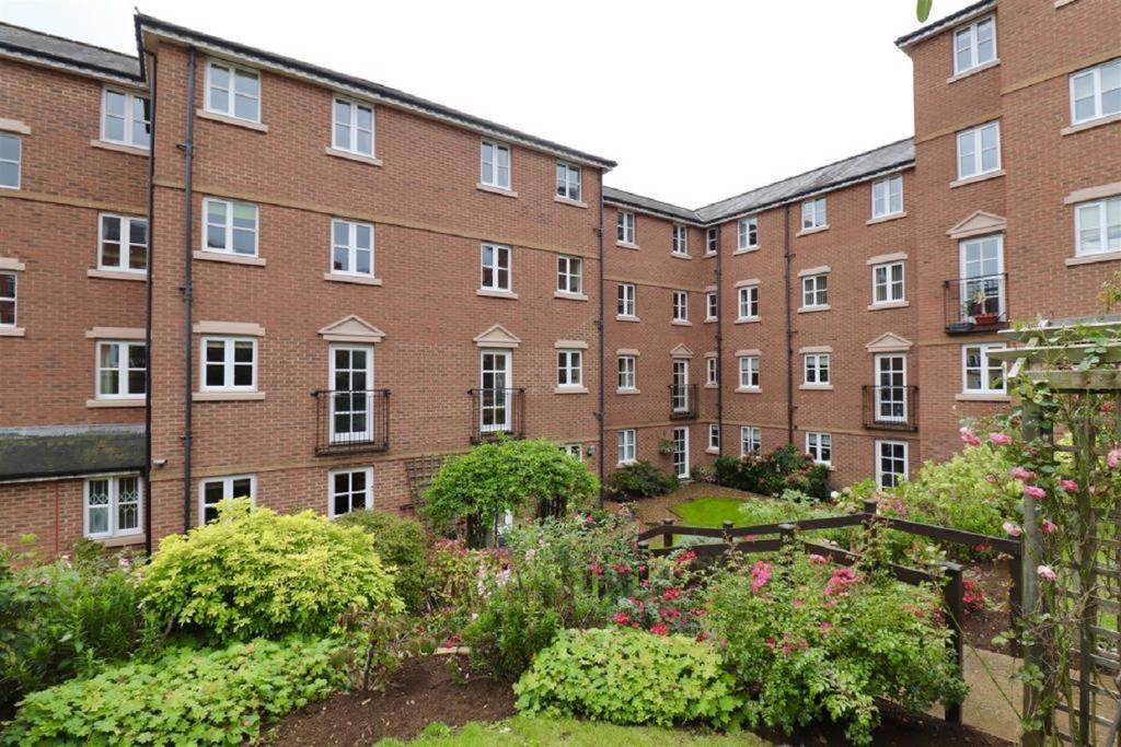 Albion Court