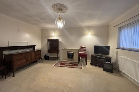 3 bedroom semi-detached bungalow for sale, Broad Street, Llandovery, Carmarthenshire.