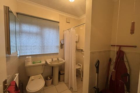 3 bedroom semi-detached bungalow for sale, Broad Street, Llandovery, Carmarthenshire.