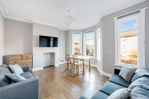 3 bedroom flat to rent, Southfield Road, London