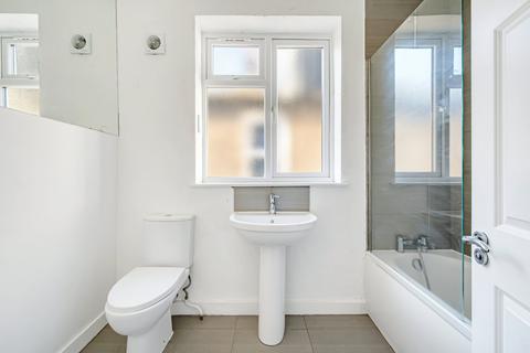 3 bedroom flat to rent, Southfield Road, London